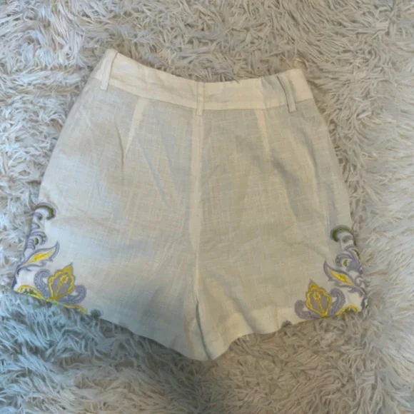 NWT Shein Motf white embroidered shorts size small - Picture 4 of 4
